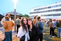 On 14 May 2022, Hochschule Düsseldorf – University of Applied Sciences (HSD) could finally celebrate its 50th anniversary – and the response exceeded everything all organisers had hoped for: Several thousand people came to celebrate during the day and well into the night, creating a unique atmosphere on campus and enjoying wonderful weather.
